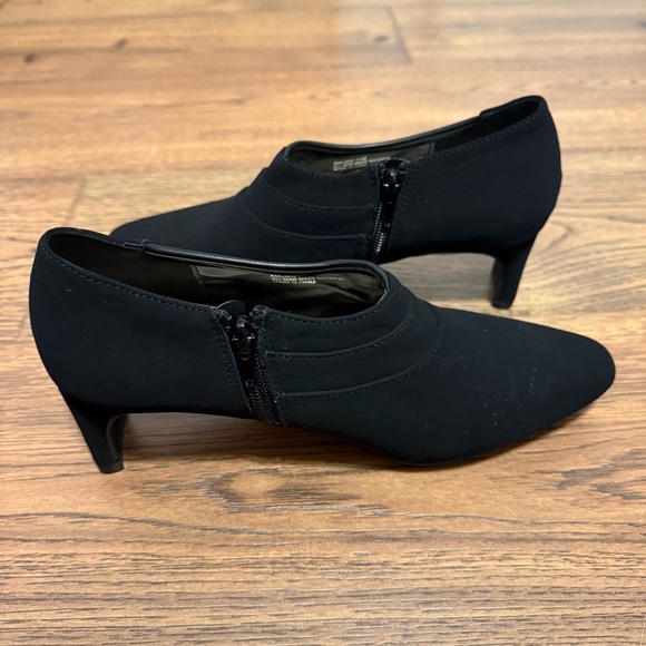 Andiamo Womens Black Heeled Ankle Booties Size 7 1/2 Woven Detail Dress Shoes - Picture 4 of 12